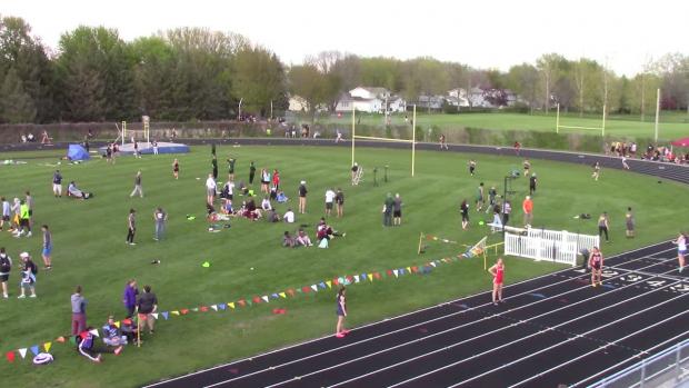 Girls 4x200 (Mankato East - 1:51.83)