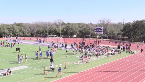 Girls 4x200 Relay Heat 1