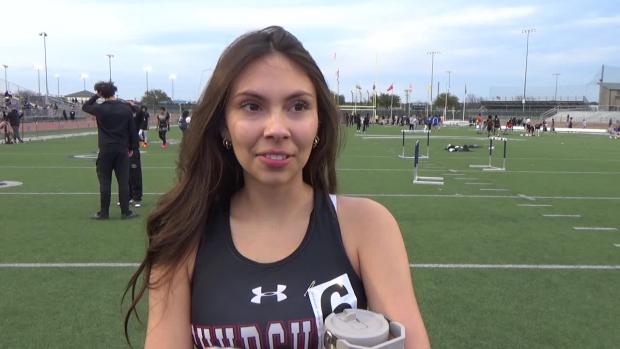 Alessandra Obregon Runs 800
