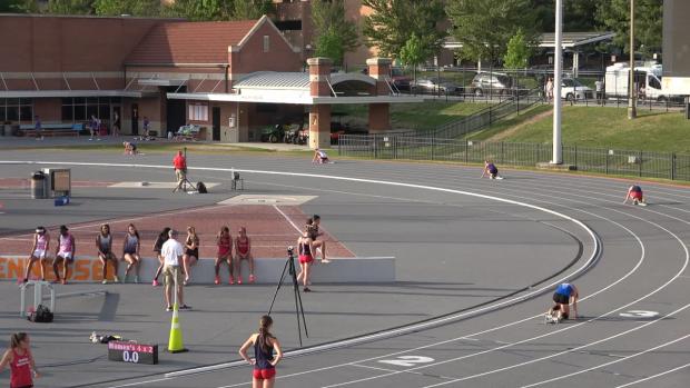 Varsity Girls 4x200 Relay Finals Section 2