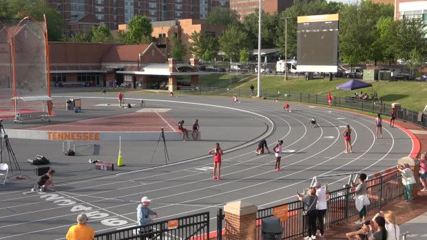 Varsity Girls 4x200 Relay Finals Section 3