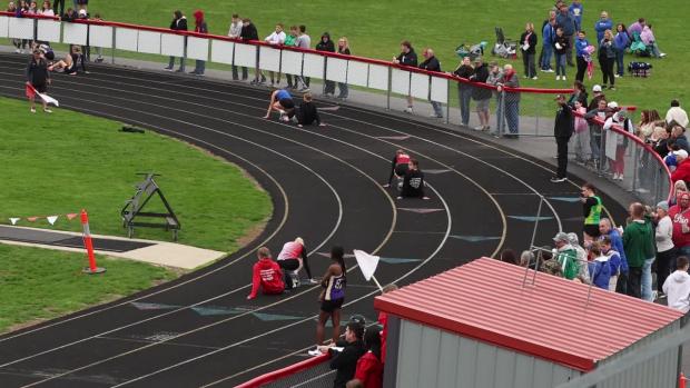 Girls 4x200 Relay Finals Section 1