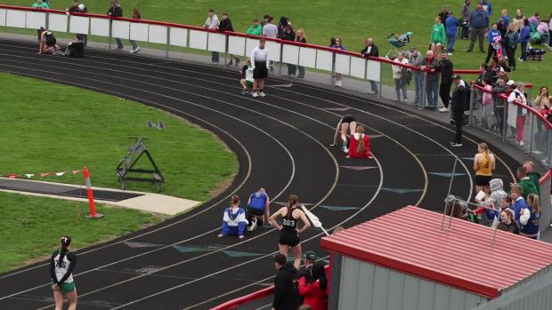 Girls 4x200 Relay Finals Section 2