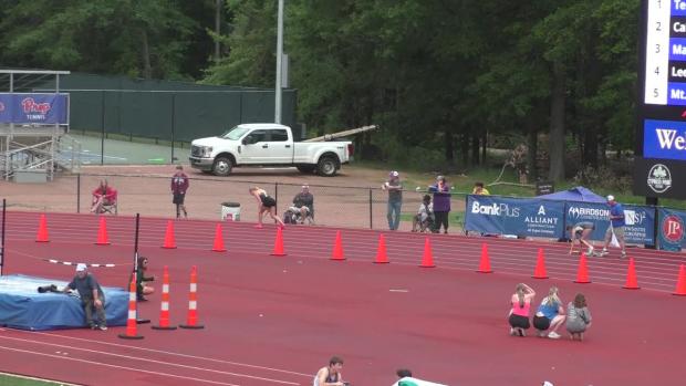 2A Girls 4x200 Relay Finals Section 1