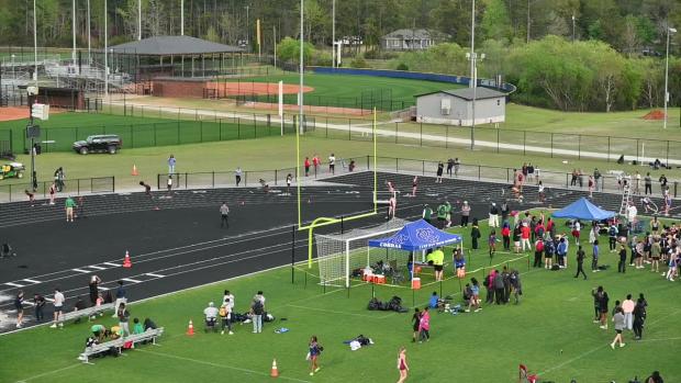 Girls 4x400 meter relay, heat three