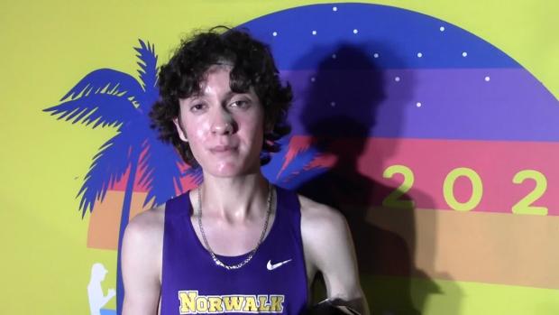 Leo Diaz gets boxed in on Mile 1, wins Gold Varsity B race