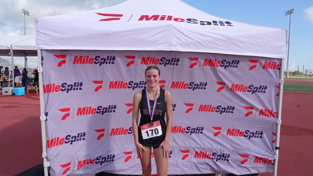 Sadie Larson Continues her final XC season 