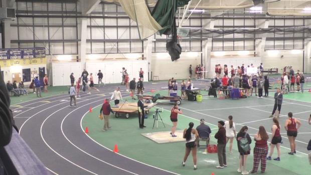 Open Girls 4x400 Relay Finals Section 1