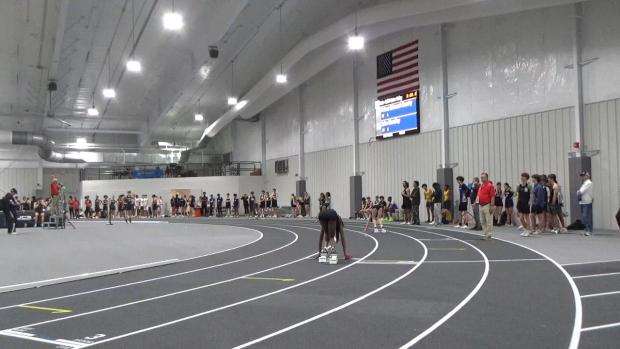 Girls 4x200 Relay Finals Section 3