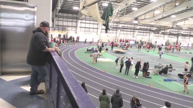 Open Girls 4x400 Relay Finals Section 1