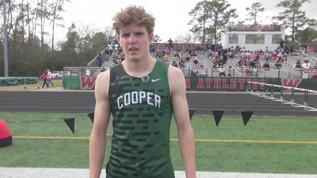 Eric Sipko Battles His Way To Second In 400m