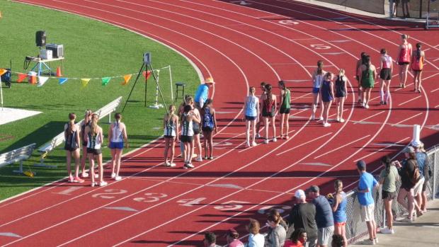 Girls 3200 Heat 1