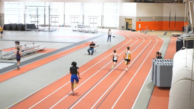 Mixed 4x400 Relay Finals Section 1