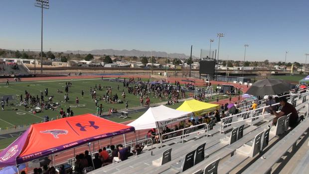 Open Girls 4x400 Relay Finals Section 1