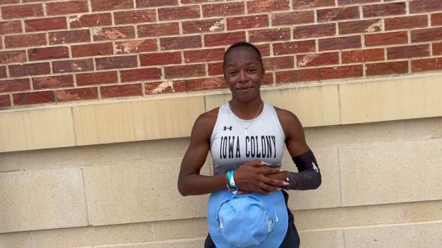 Ashtyn Lewis 52.60 400M Champ 