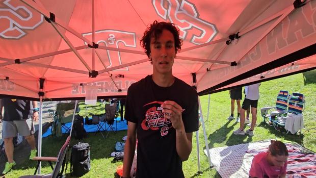Varsity 1600m 1st place Matthew's Dos Santos (San Clemente, 