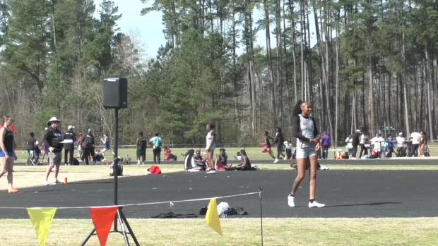 Mixed 4x400 Relay Finals Section 1