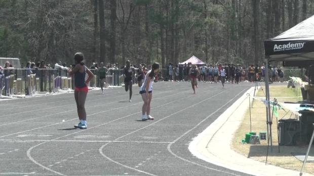 Girls 4x200 Relay Finals Section 1