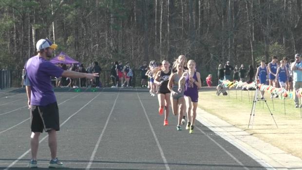 Girls 4x1600 Relay Finals Section 1