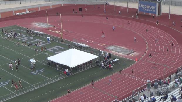 Girls 4x200 Relay Finals Section 1