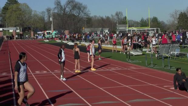 Girls 4x400 Heat 3 Homestretch