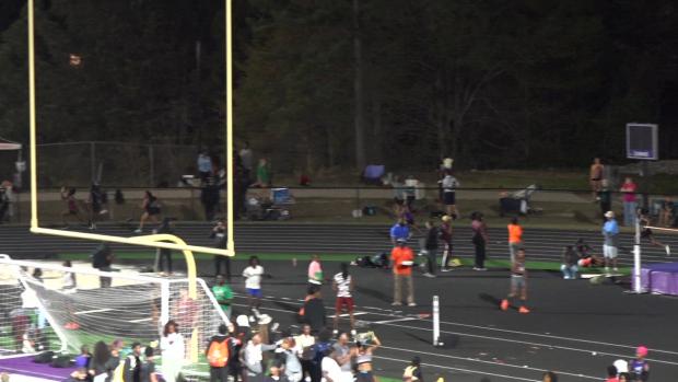 Girls 4x200 Relay Finals Section 1