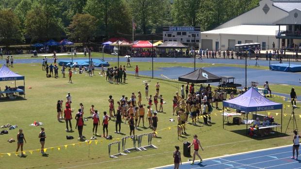 Girls 4x200 Relay Finals Section 2