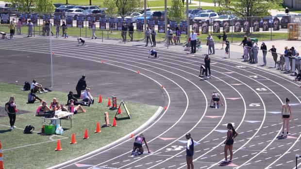 Girls 4x200 Relay Finals Section 3