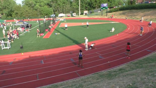 Girls 4x200 Relay Finals Section 1