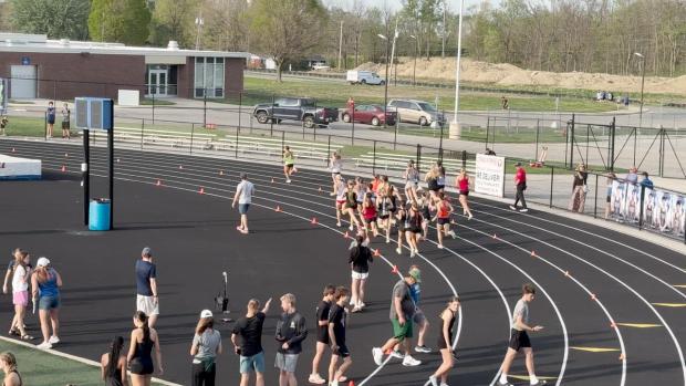 Girls 1600 Finals Section 1