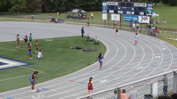 Girls 4x200 Relay Finals Section 1