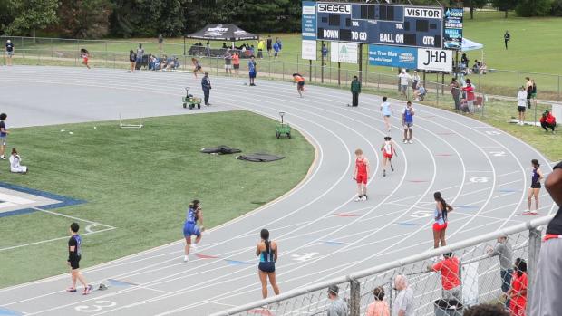 Girls 4x200 Relay Finals Section 2