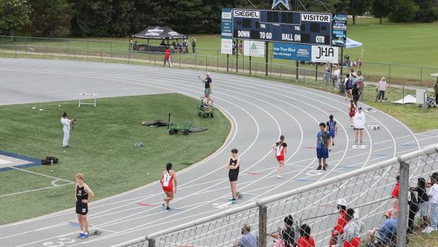 Girls 400 Finals Section 1