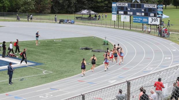 Girls 1600 Finals Section 1
