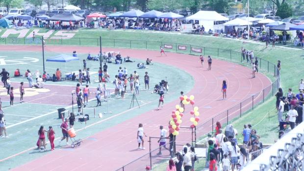 Girls 4x200 Relay Finals Section 3