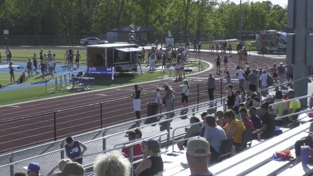JV Girls 400 Finals Section 3