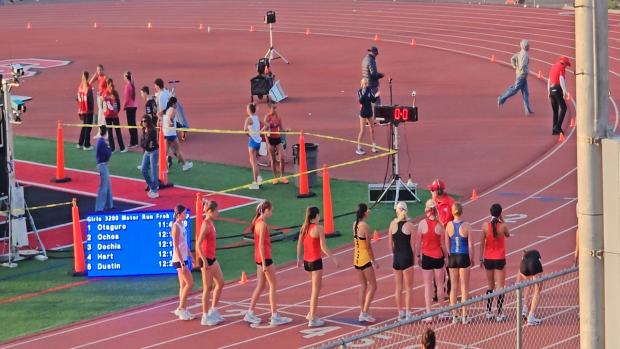 Varsity Girls 3200m Finals 