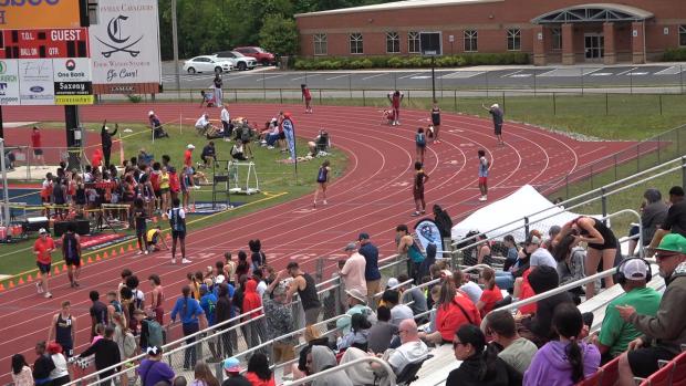 Mixed 4x400 Relay Finals Section 1