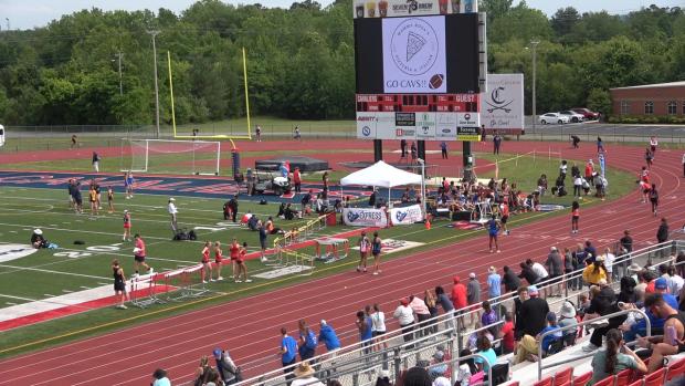 Girls 4x200 Relay Finals Section 2