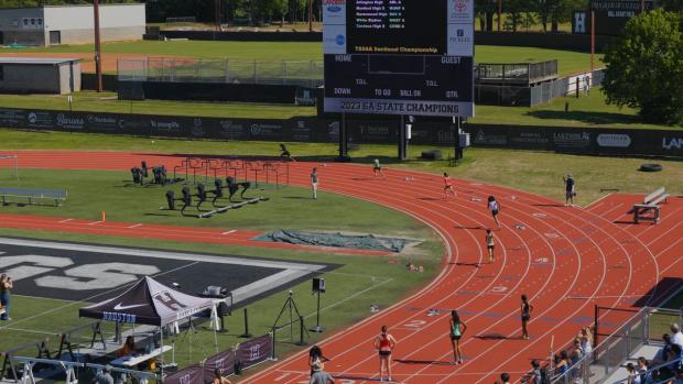 Girls 4x400 Relay Finals Section 1