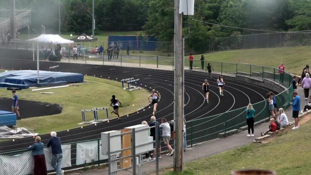 Girls 400 Finals Section 1