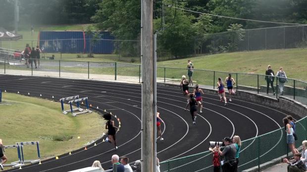 Girls 400 Finals Section 2