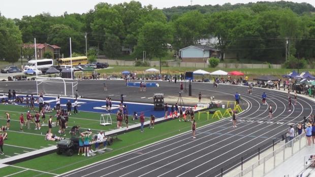 Girls 4x200 Relay Finals Section 1