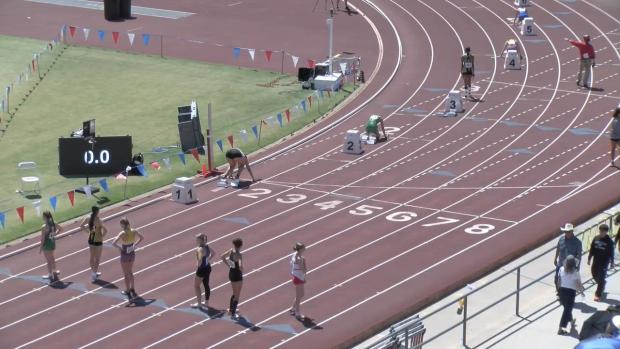 2A Girls 4x200 Relay Finals Section 1