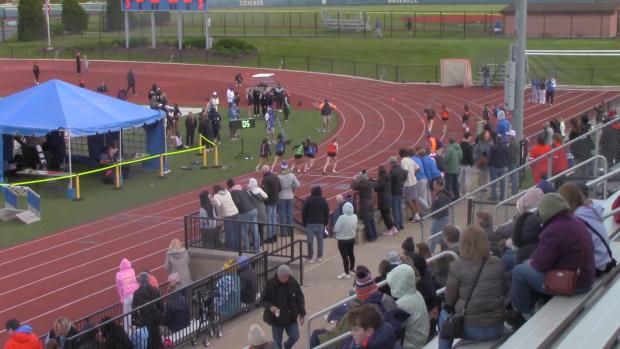 Girls 800, sec 3
