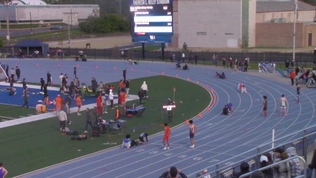 Varsity Boys 4x200 relay, sec 1