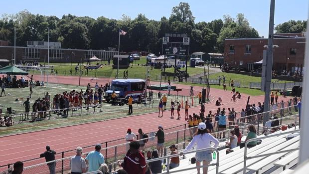 Group 4 Girls 4x400 Relay Finals Section 2