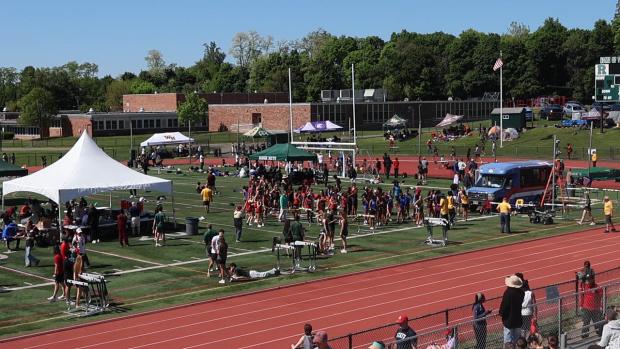 Group 4 Girls 400 Finals Section 7