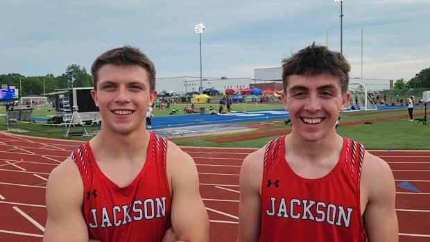Barrett and Blayne Reagan 1-2 100, 2-1 400, 1-2 200, 1st 4x1