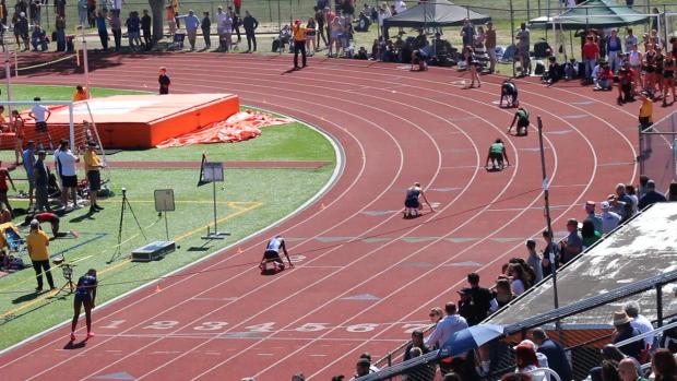 Group 3 Girls 400 Finals Section 4